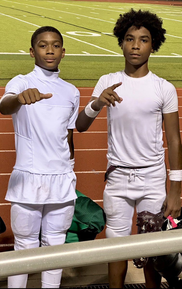 KrisBoobie's tweet image. Building a Legacy takes time.. &amp;amp; if you’re lucky during your journey you’ll have mentors, brotherhood, &amp;amp; coaches to help keep you on your toes. Big win over Red Oak  #hachie #howard #gmwinningtd 

@TXTopTalent @TXRecruits @TXMSSports @TXMSSports   @TXTPShow @CSAPrepStar