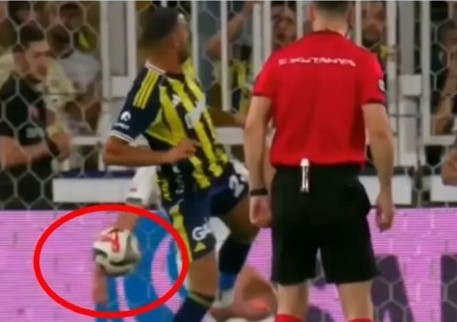 Yakup Börekçioğlu <a href="/Yborekcioglu/">Yakup Borekcioglu</a> yazdı " Ve Geceyi Hakem Aldı"
abcspor.com/ve-geceyi-hake…