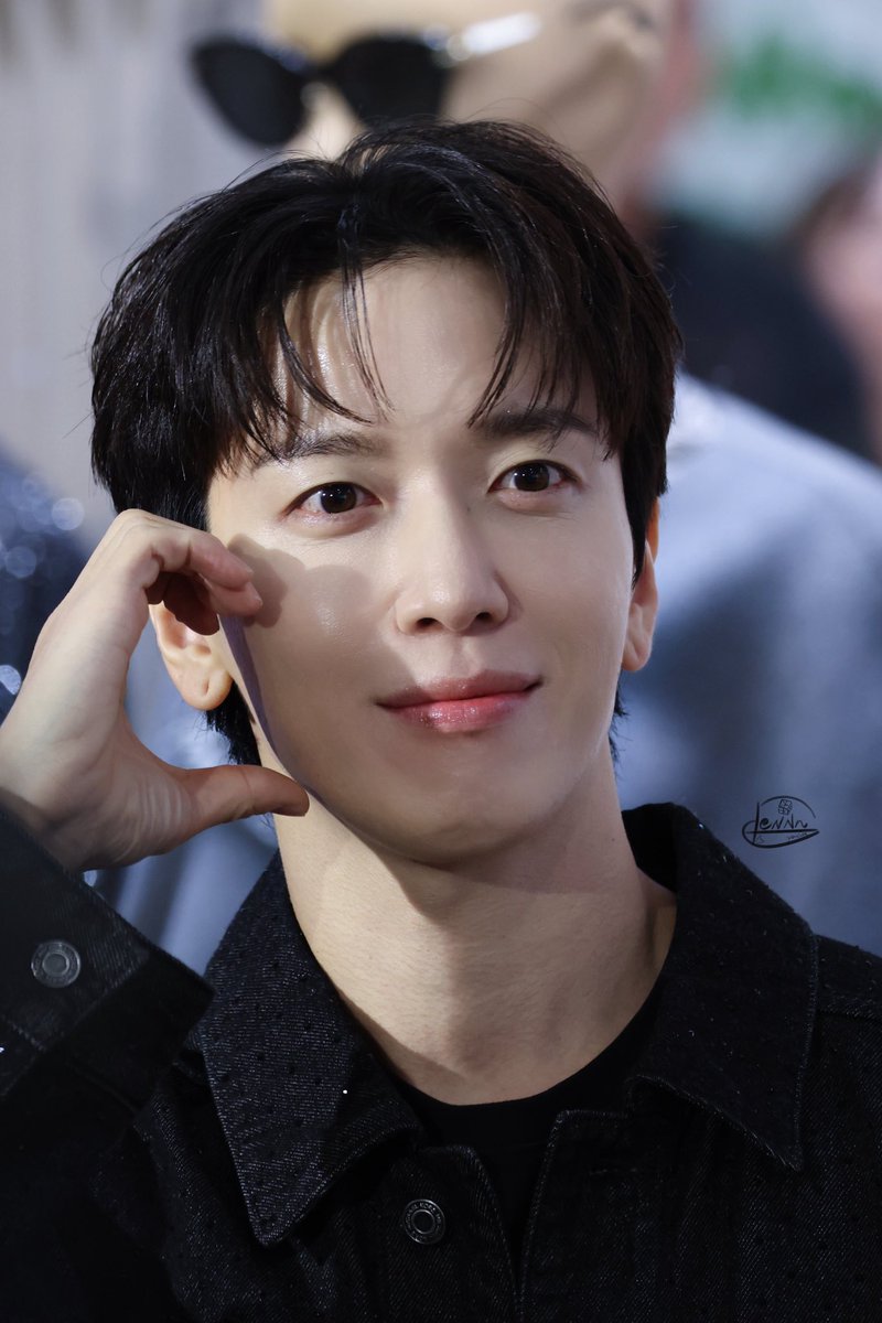 Lennn_622's tweet image. 20250918 Michael Kors Taipei 101 flagship store reopening party

Thank u for inviting @JYHeffect 💞

#정용화
#JUNGYONGHWA
#MICHAELKORS