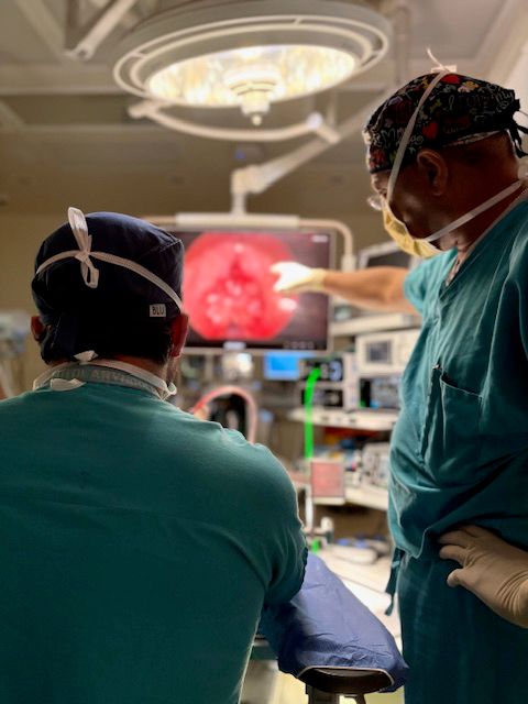 UNC_ENT's tweet image. Dr. Buckmire provides hands-on instruction in modified Wendler glottoplasty as part of resident training🥼 #UNCENT #ENT #MedicalEducation #SurgicalTraining #ResidentEducation