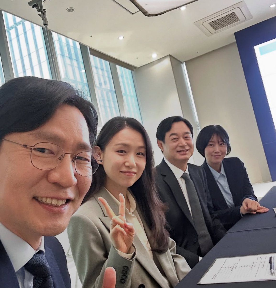 Akio215856's tweet image. それはダウンから始まり、ほとんどダウンしましたが、監督の速い進歩は幸いにも早く終わりました!!!新先輩のキム・ギョンテク、俳優のソ・ヨンミ、俳優のキム・スジョン、俳優のジョン・ジウォン、テラ・エージェンシーのパク・スヤン監督に会いました。❤️