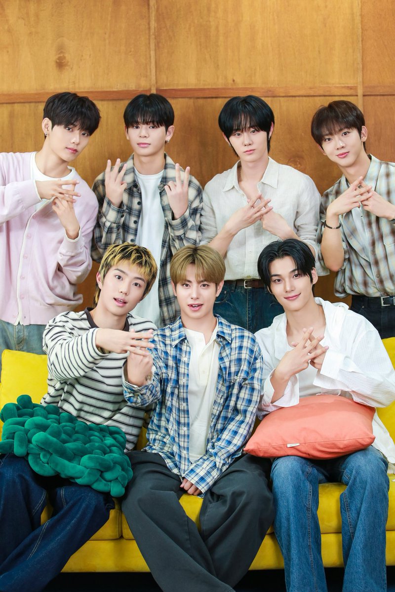 evnneデビュー2周年おめでとう☘️✨こうやって素敵な7人が集まって、応援できて嬉しい🤍ずっとずっとみんなが幸せでいれますように😍💫

#이븐이들이랑_다음_케시키를_보러가자 
EVNNE IS FOREVER 
#Forever2getherEVNNE #EVNNE_DEBUT_2nd_Anniversary