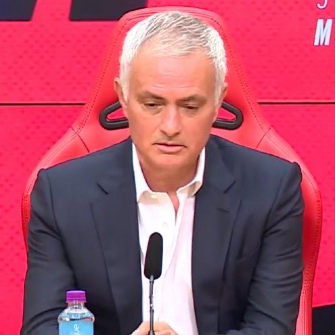 José Mourinho :  
 
« J'ai fait une erreur en allant à Fenerbahçe. J'ai tout donné jusqu'au dernier jour, évidemment. »

Entraîner Benfica, c'est retrouver mon niveau. Et mon niveau, c'est entraîner les plus grands clubs du monde.»