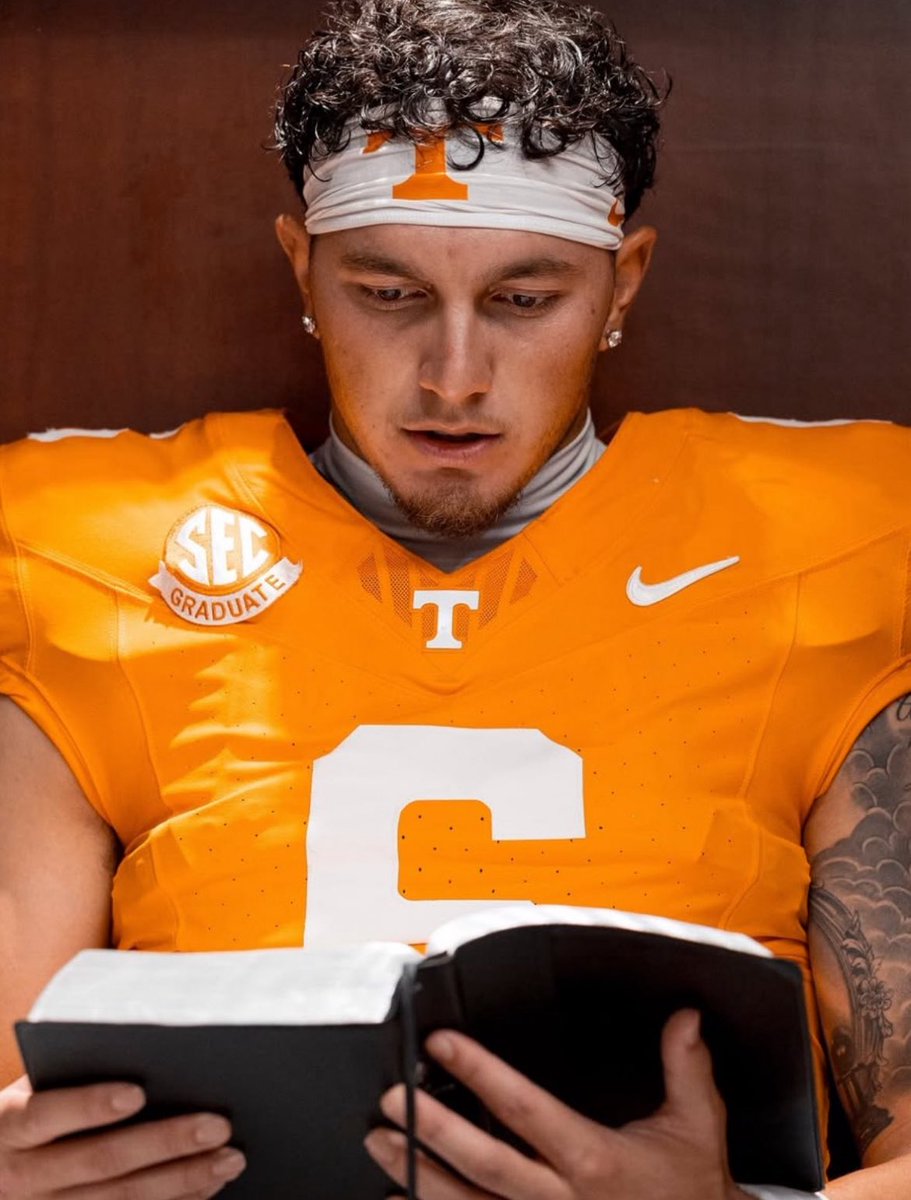 kerrywilliams_'s tweet image. We have a quarterback who reads the Bible before games and the offense looks like it did in 21 &amp;amp; 22. We are blessed abundantly this season.