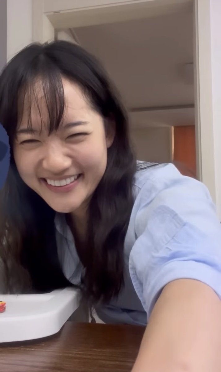 챠밍 웃음 사르르 녹잖아....