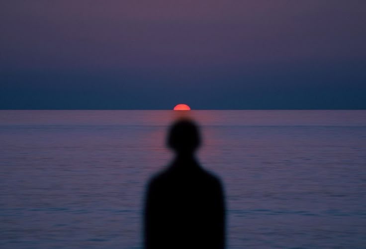 bitabetoam's tweet image. چه بی‌پناه‌ است قلبی که محکوم به تردید ابدی است.