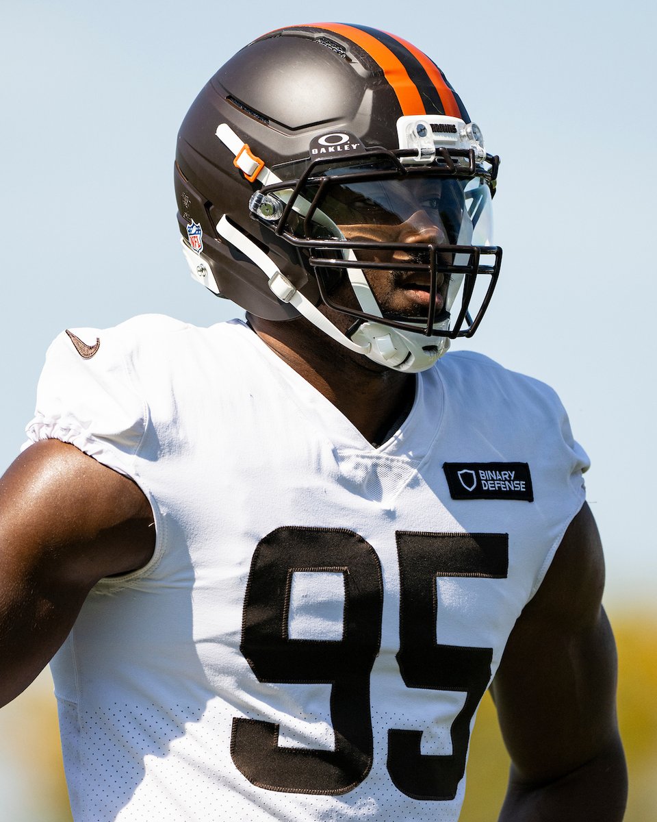 Browns's tweet image. somehow he looks even fiercer 😧