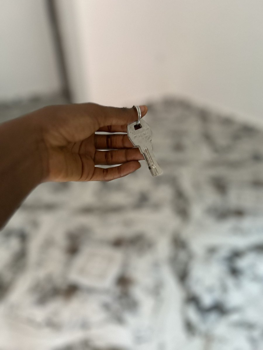 techyassistant's tweet image. If someone had told me in January to July that by September I’d be living in my own apartment, fully furnished, and out of my parents’ house, I probably would’ve laughed. At that point, it felt so far from possible.

But then God showed up for me, in His own perfect timing. 

Few…