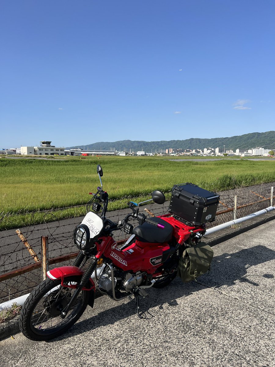 おはようございます😃
昨日は大阪に帰ってきて初めておバイクしてました😊
仕事ではお馴染みのハンターカブさんで仕事周りしてきました🤩
カブさんは小回り効くし置き場所もちょこんと置けるから初めて行く会社やちょっとした打ち合わせには便利なんですよね😊
あっ‼️
11/2に高知までカツオ行きます😃