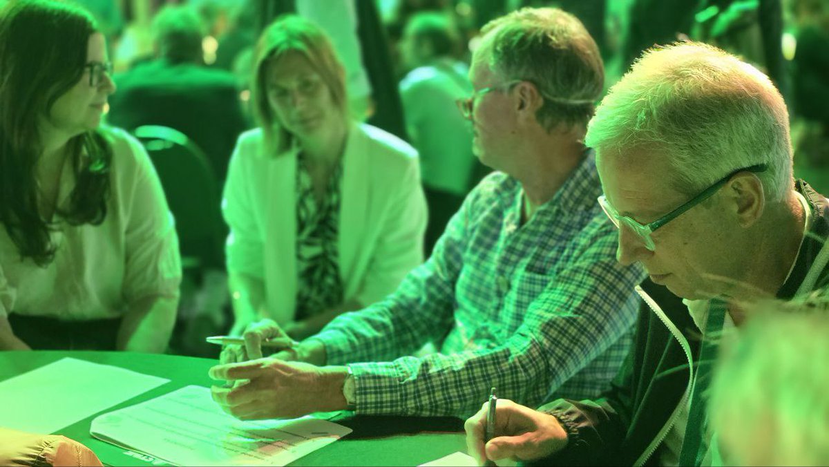 En el Congreso CREA compartimos mesa con productores y legisladores.
El desafío es claro: trabajar juntos para que la producción siga siendo motor de empleo y desarrollo de Santa Fe y Argentina.

#CREA #DioniScarpin #Desarrollo