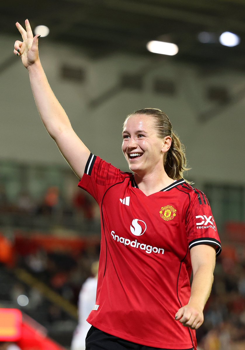 manunitedwfc's tweet photo. 🙌🏻 Probablemente en uno de los partidos más importantes de nuestra historia, Elisabeth Terland marcó su nombre para siempre. 

⚽️⚽️⚽️ Hat-trick de la delantera noruega para darnos la tan ansiada clasificación. 

#MUWomen #UWCL https://t.co/f9JUoApT4Y