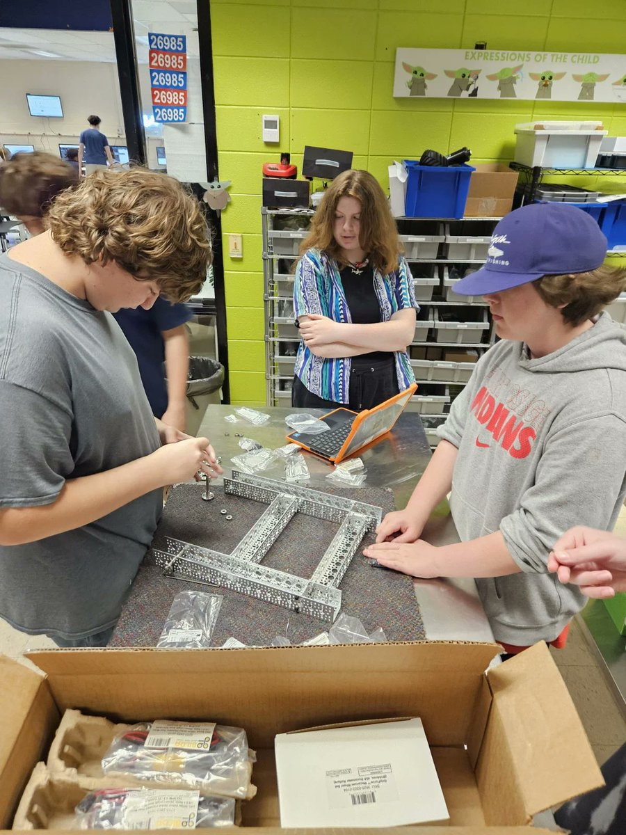 One of the new additions to CTC is our Intro to Robotics class. This one-hour program offers Fort Osage freshmen the chance to dive into entry-level robot construction and programming, giving them an opportunity to explore a potential pathway early in their high school career.