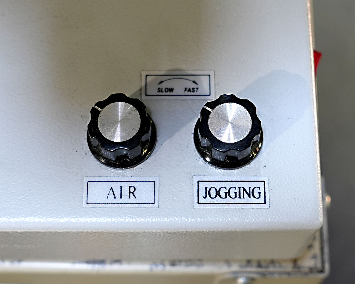 usedpresses's tweet image. ⚠️ Formax Table Top Air Jogger Available ⚠️

▶️ Sheets up to 12 x 18 in
▶️ Hold up to 940 sheets 20#
▶️ Up to 2.500 vibrations/min
▶️ 2 Operating modes

Visit 🇨🇦: ow.ly/EmYe50WZ2Yg  👈

Call ☎️ +1 (416) 752-4488 or 📨 machines@printersparts.com

#Formax  #TableAir #Jogger