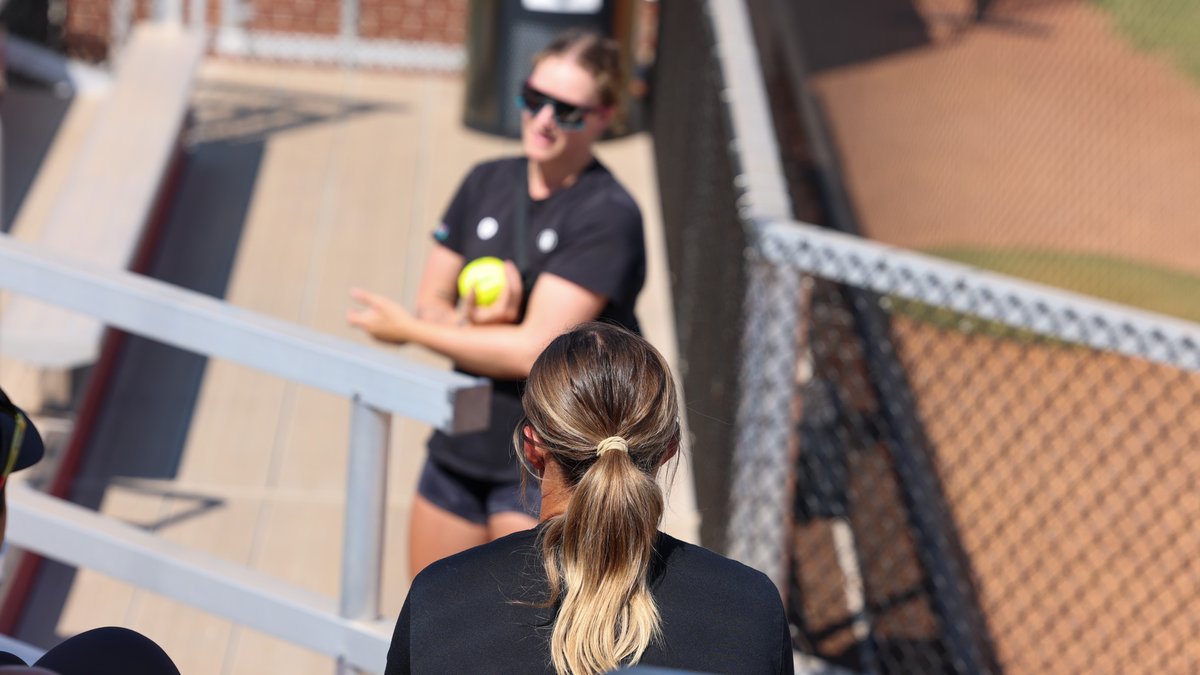 GovsSB's tweet image. Thank you to Austin Peay Hall of Famer and Ring of Honor member @Mrackulous for coming by and talking with #Team41 at practice this afternoon! 🎩🥎

#LetsGoPeay