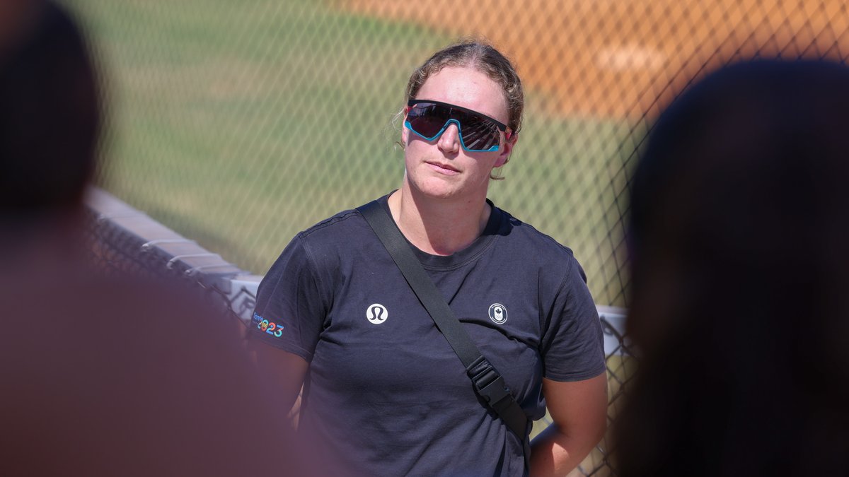 GovsSB's tweet image. Thank you to Austin Peay Hall of Famer and Ring of Honor member @Mrackulous for coming by and talking with #Team41 at practice this afternoon! 🎩🥎

#LetsGoPeay