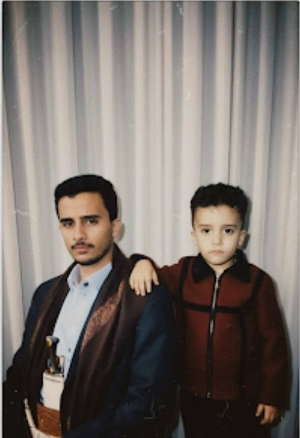 tariqalameri77's tweet image. وجهي تغير مع السنين، وروحي مثل ما كانت على العهد."
"صورت طفولتي مع حاضري