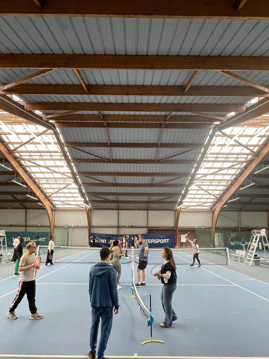 Tennis Club Lillois Lille Métropole (@tclillois_lm) on Twitter photo ✅ Le TCL a accueilli l’opération Jeu, Set et Job à l’initiative de <a href="/FeteleMur/">Fête le Mur</a>
👉 50 candidats et 15 entreprises se sont retrouvés lors d’une journée riche en échanges et en opportunités professionnelles
L’insertion par le sport, une réalité concrète à Lille grâce au tennis 🎾 ✅ Le TCL a accueilli l’opération Jeu, Set et Job à l’initiative de <a href="/FeteleMur/">Fête le Mur</a>
👉 50 candidats et 15 entreprises se sont retrouvés lors d’une journée riche en échanges et en opportunités professionnelles
L’insertion par le sport, une réalité concrète à Lille grâce au tennis 🎾