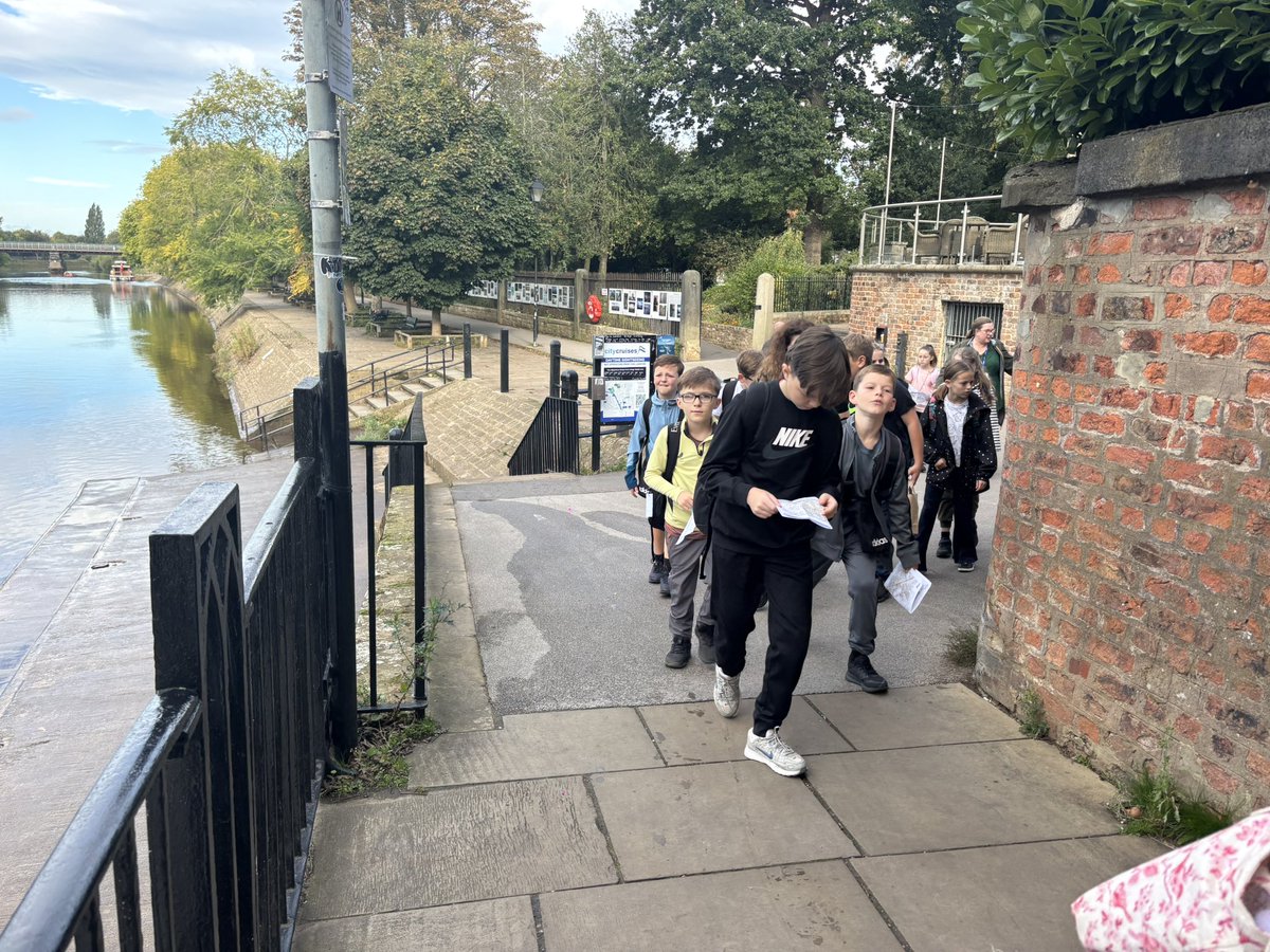rowlandsmfield's tweet photo. Navigating the way around York using our map skills! https://t.co/abhoDkaL4t