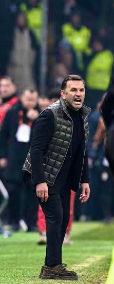 ZenenAhmet's tweet photo. Türkiye’de Okan Buruk 
Avrupa’da Okan Çürük 
#Okanburukistifa 😁
#Frankfurt 
#ChampionsLeague 
# https://t.co/DfnPIfB1Pa