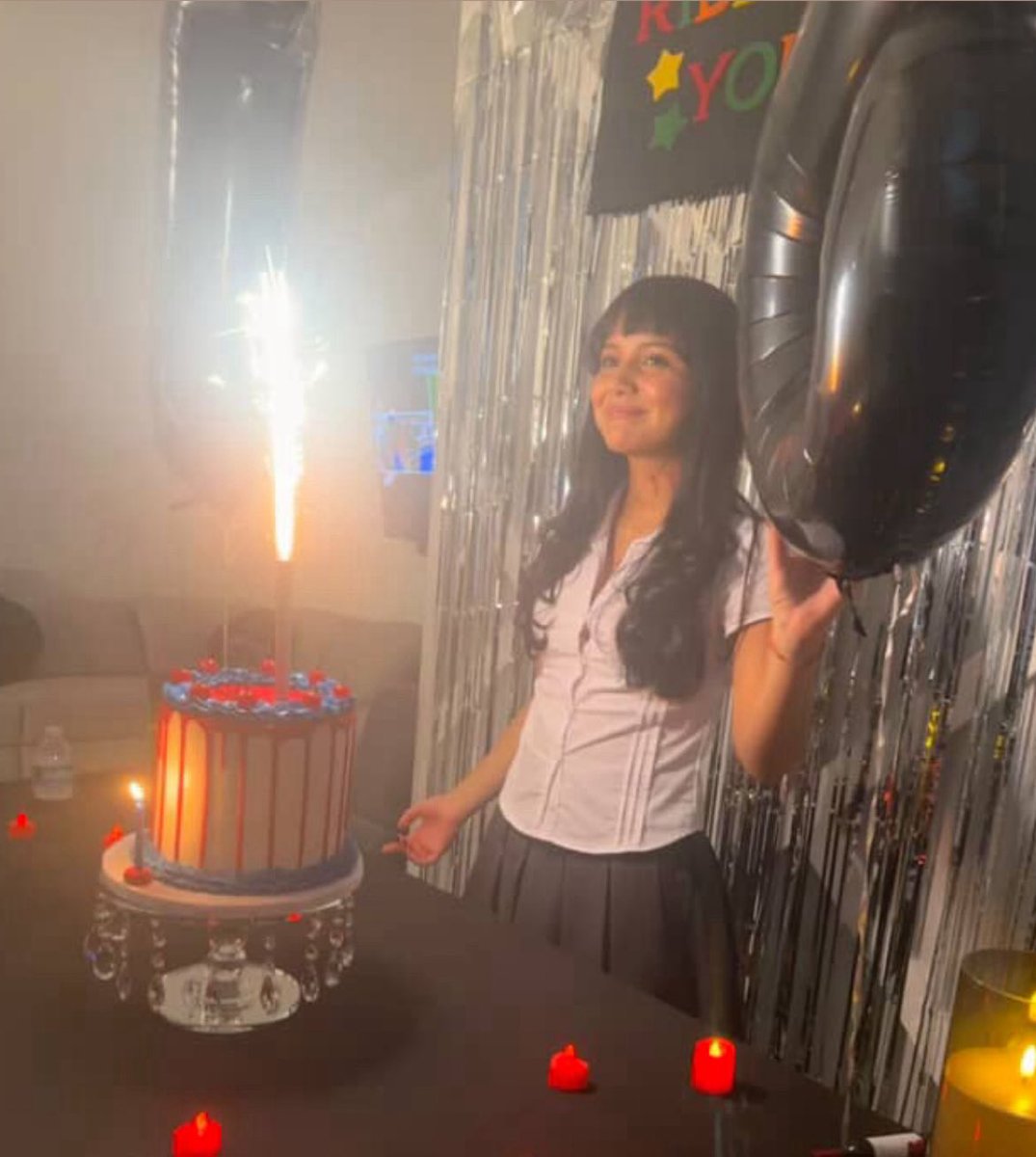 ctrlhee's tweet image. 18 bday 5 days ago .. and it was drunk dazed theme