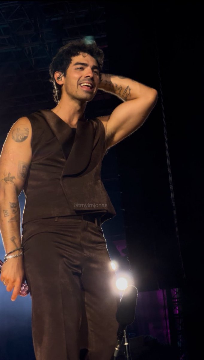 kristal (@tmylmjonas) on Twitter photo 