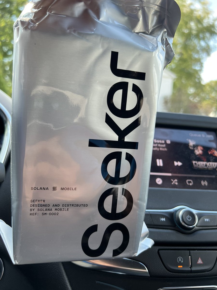 BlosepX's tweet photo. Package secured! 👀 
Excited to unbox my @solanamobile 🔥 https://t.co/jXbVqJ36uE