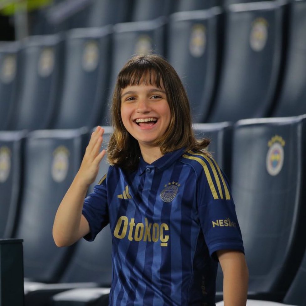 barış kazmasını satmadılar
sane bitik çıktı
domalcan çakır kazık
singo kabile topçusu
osimhen sakat

toplam maliyet = 350 milyon avro