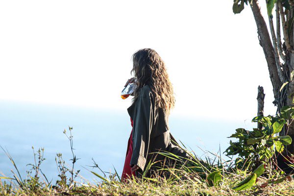 folhetim90s's tweet image. a heleninha vai tentar se matar :(