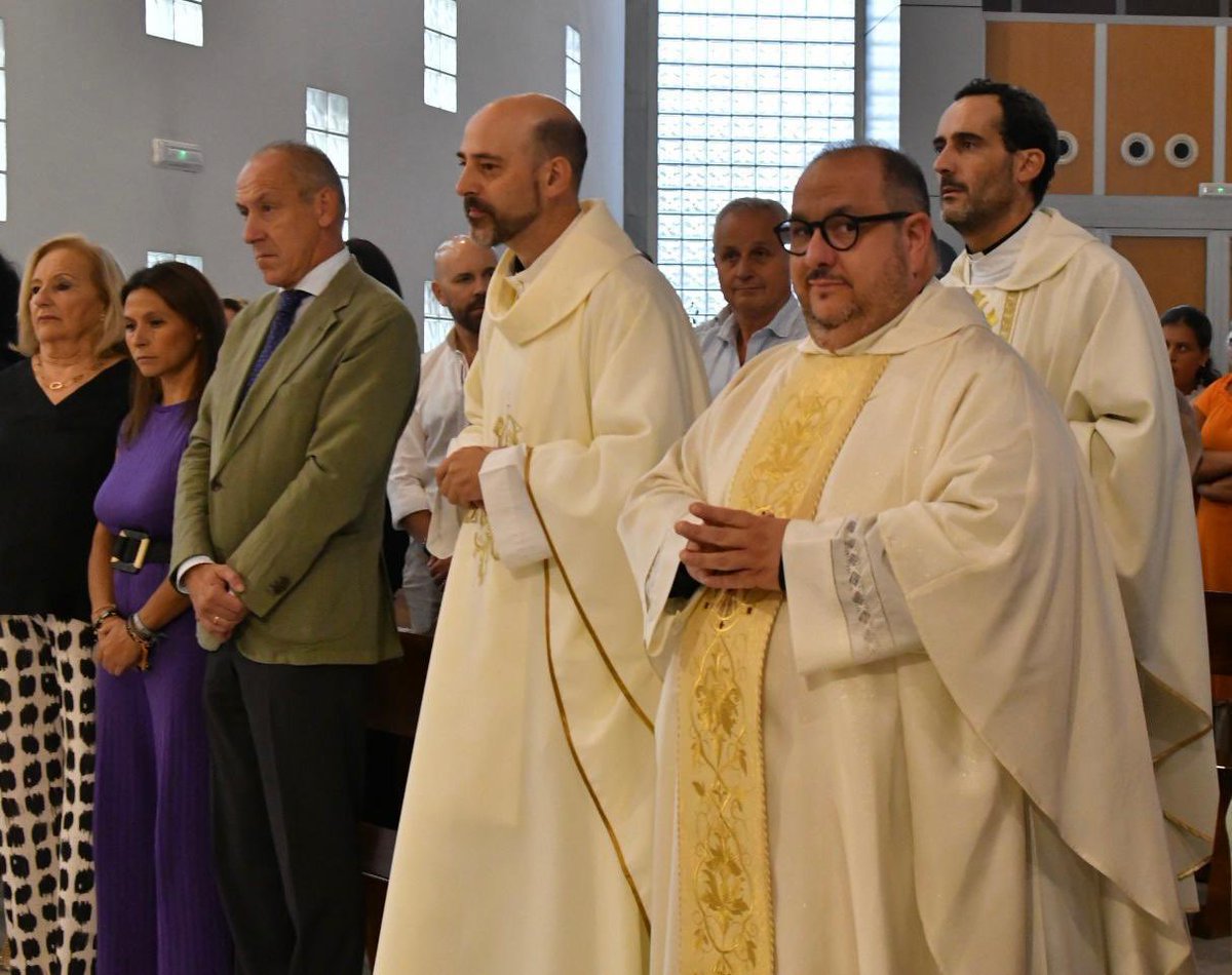 Damos la bienvenida a D. Martín González del Valle como nuevo párroco de Santa Eufemia y San Sebastián. Le deseo lo mejor en esta nueva etapa en Tomares. 

Gracias de corazón a D. Ramón Herrero por su cercanía y entrega durante estos años. Mucha suerte en Salteras.