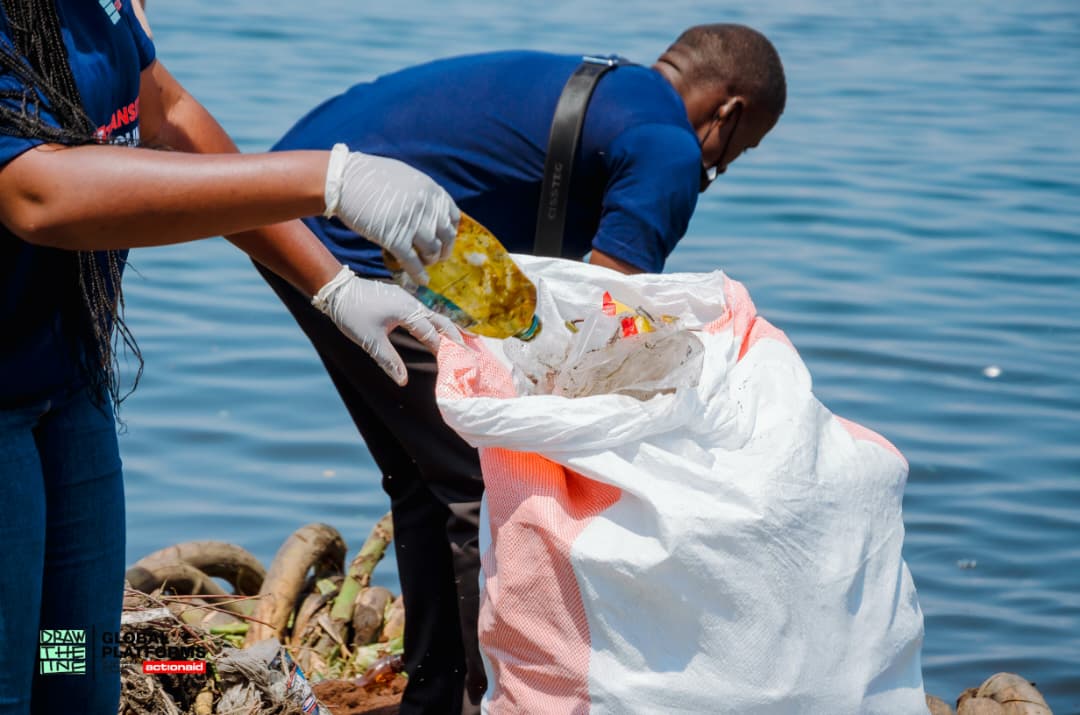 🚨 #DRAWTHELINE #GPDRC

On September 17, GLOBAL PLATFORMS mobilized to clean Lake #Kivu, vital for over 3 million people. 🌊💚 As part of #DrawTheLine and the Global Week of Climate Action, they stand against pollution and inspire youth to protect our environment! 💪 #GPDRC #GDA