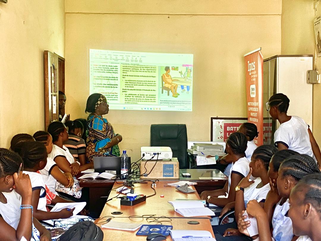 YouthSprint's tweet image. #ESC

A l&apos;issue de cet atelier pré-test, 5️⃣0️⃣ élèves de ITM Kintambo et Lycée Bolingani ont émis des avis, suggestions, proposer des recommandations sur les outils de communication de ESC.
Ils seront adaptés pour mieux informer les jeunes sur leurs droits sexuels et reproductifs.