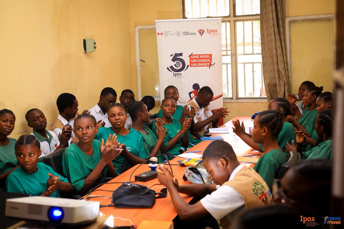 YouthSprint's tweet image. #ESC

A l&apos;issue de cet atelier pré-test, 5️⃣0️⃣ élèves de ITM Kintambo et Lycée Bolingani ont émis des avis, suggestions, proposer des recommandations sur les outils de communication de ESC.
Ils seront adaptés pour mieux informer les jeunes sur leurs droits sexuels et reproductifs.