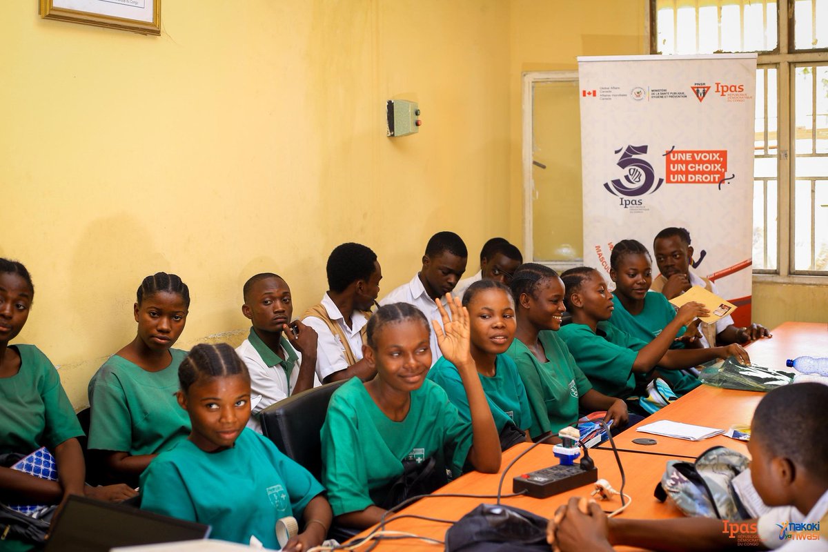 YouthSprint's tweet image. #ESC

A l&apos;issue de cet atelier pré-test, 5️⃣0️⃣ élèves de ITM Kintambo et Lycée Bolingani ont émis des avis, suggestions, proposer des recommandations sur les outils de communication de ESC.
Ils seront adaptés pour mieux informer les jeunes sur leurs droits sexuels et reproductifs.