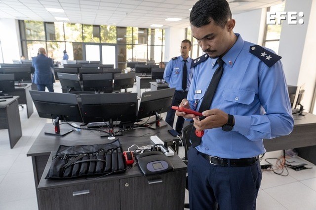 Los tribunales de Marruecos dictaron 197 penas alternativas, casi un mes después de la entrada en vigor de la primera legislación de este tipo en la historia del país, y que incluyen, entre otras, el uso de pulseras electrónicas y los trabajos en beneficio de la comunidad.