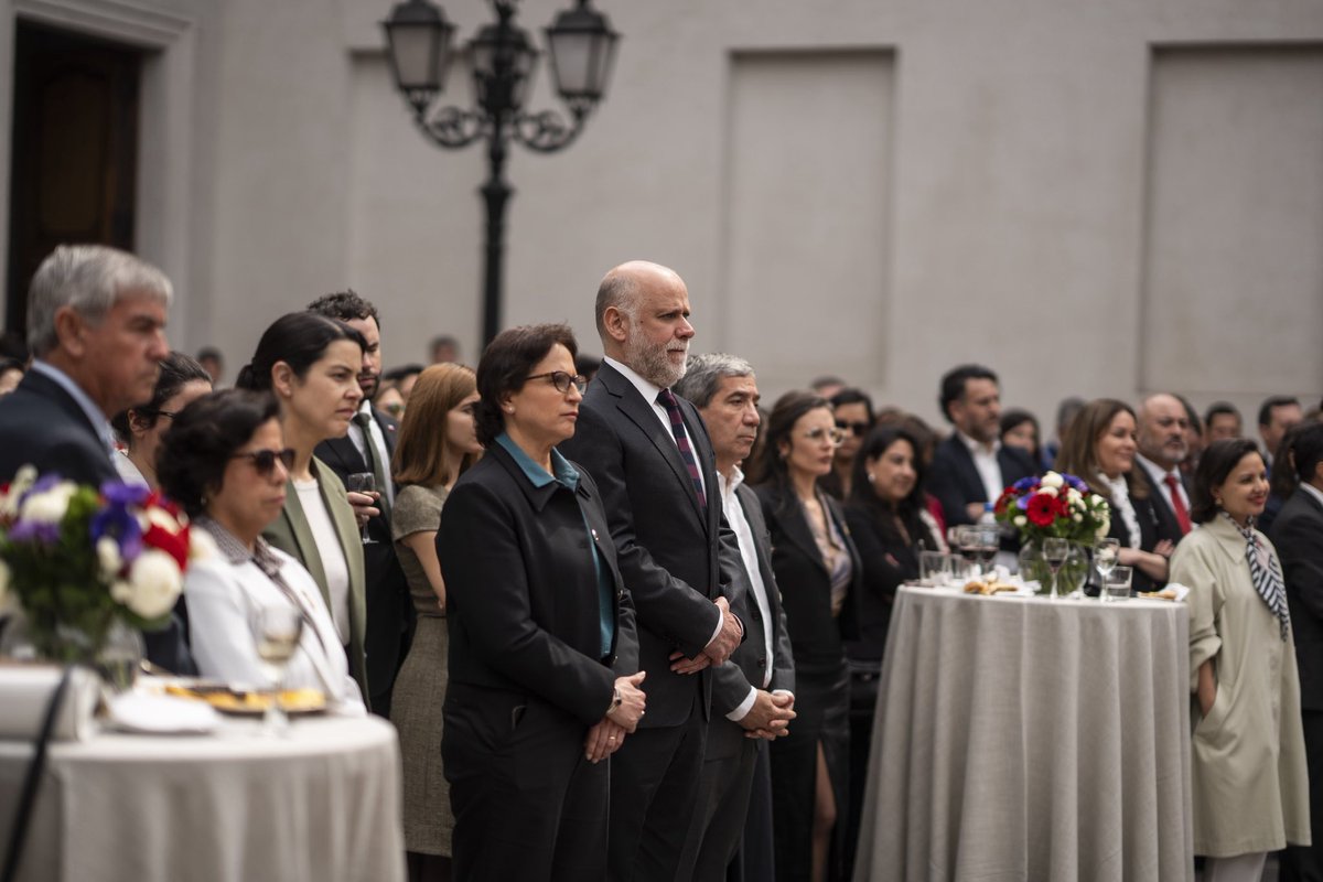El Presidente de la República, Gabriel Boric Font, encabezó el tradicional Esquinazo en el Palacio de La Moneda junto a autoridades de Estado y de Gobierno.