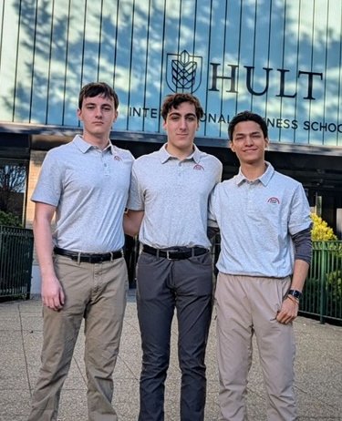 Backed by <a href="/LoyolaMaryland/">Loyola University MD</a> connections, Loyola student-founded startup ACC Industries is developing recyclable EV batteries—a big step toward a sustainable future, driving innovation in clean tech. loyola.edu/news/2025/0917…