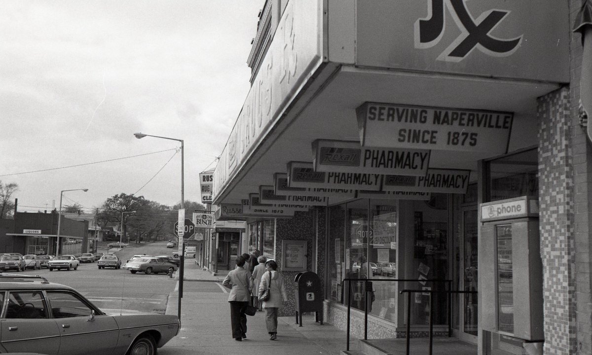 Fall of 1977, looking west down Jefferson Street! You can spot the old grocery store on the left, and of course Oswald’s signs lining the block next to Russell's Dry Cleaners. Naperville sure looked a little different back then—anyone remember shopping here during those days?