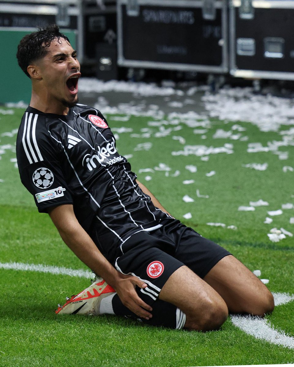 Bu kadar geniş becerilere sahip, istersen direkt en uçta, istersen 9,5 gibi oynatabileceğiniz bir oyuncu varken milli takımda Can Uzun’dan yararlanmamak hakikaten çok can sıkıcı. 

Uzun zamandır orijinal forvet sıkıntısı çeken ve bu açığı farklı kombinasyonlarla kapatmaya çalışan