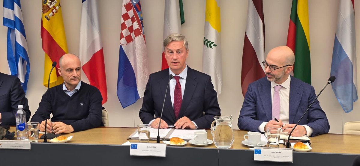 erikhoeeg's tweet photo. Hoy tuve mi primera reunión con los colegas UE 🇪🇺 en 🇦🇷, los Embajadores de los Estados miembros. Nos reunimos con regularidad para intercambiar sobre la situación y para seguir fortaleciendo nuestra cooperación como  #TeamEurope 🇪🇺🤝🇦🇷

¡Gracias por la cálida bienvenida! https://t.co/ZOQ4cvpCFB
