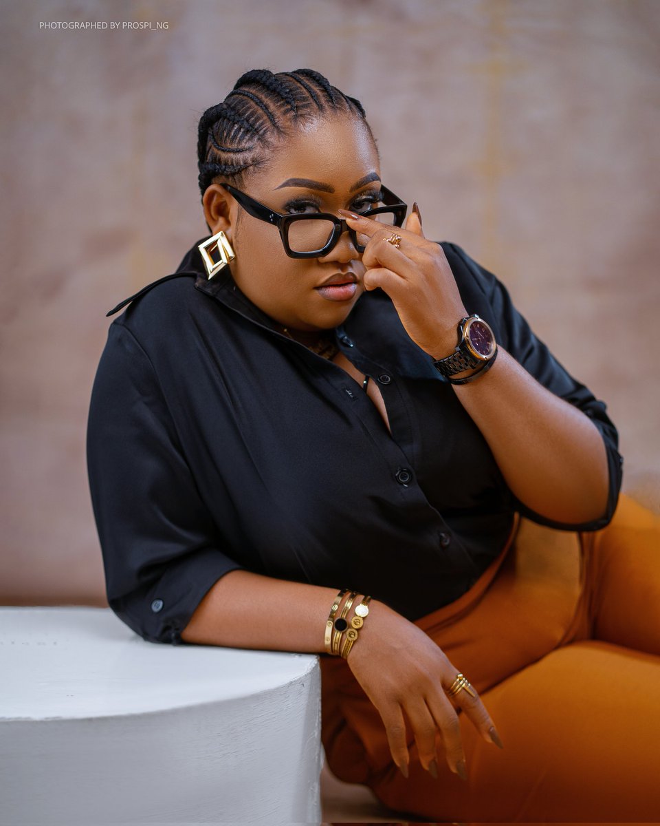 Prospi_ng's tweet photo. Birthday portraits of the amazing @fair_glow_quuen

.

PC:@Prospi_ng https://t.co/fsw75x3Acd