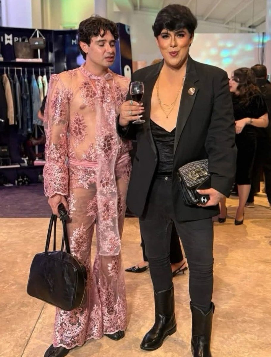Q asco ver a estos hdpta enfermos opinar 😂🤣🤣😂