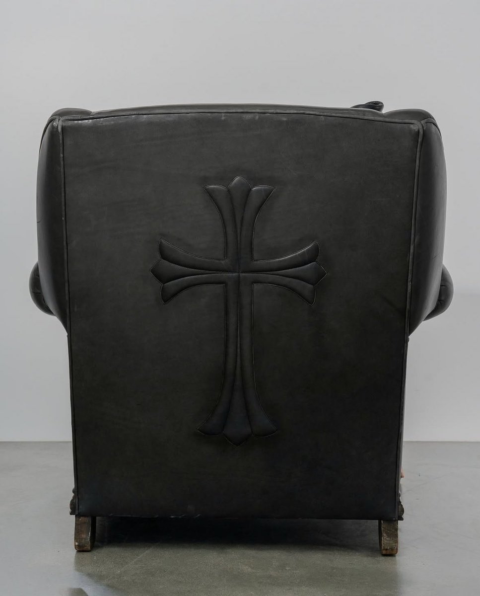 Shtreetwear's tweet photo. Vintage Chrome Hearts Leather Chair https://t.co/7Aa0N7DhFM