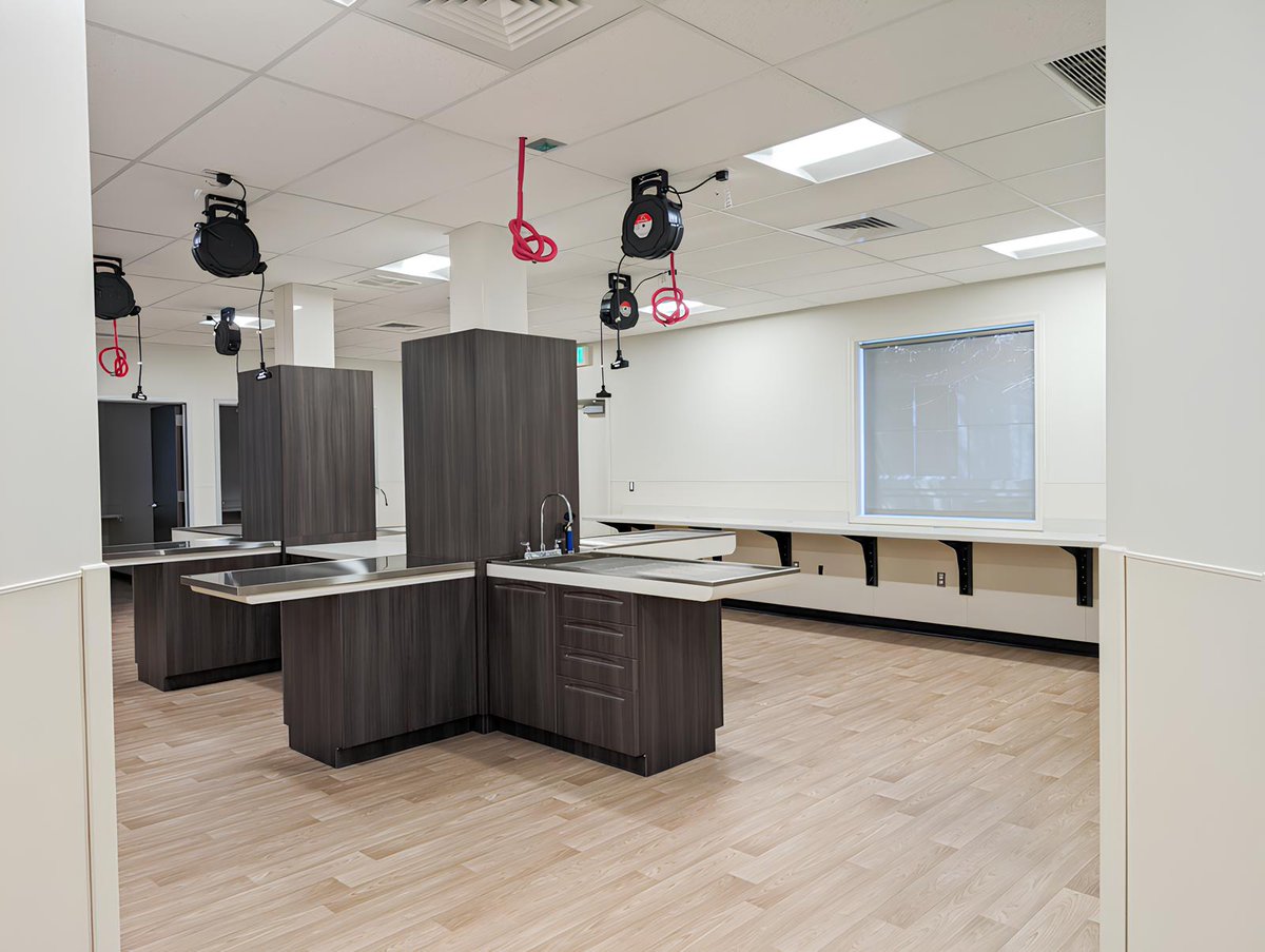 EVstudioAEP's tweet image. From flood- and fire-damaged office ➜ state-of-the-art veterinary hospital! 🐾
EVstudio + HC Company transformed 4,954 SF into a modern, efficient, pet-friendly facility.

Blog: evstudio.com/transforming-a…

#EVstudio #VeterinaryDesign #HealthcareArchitecture