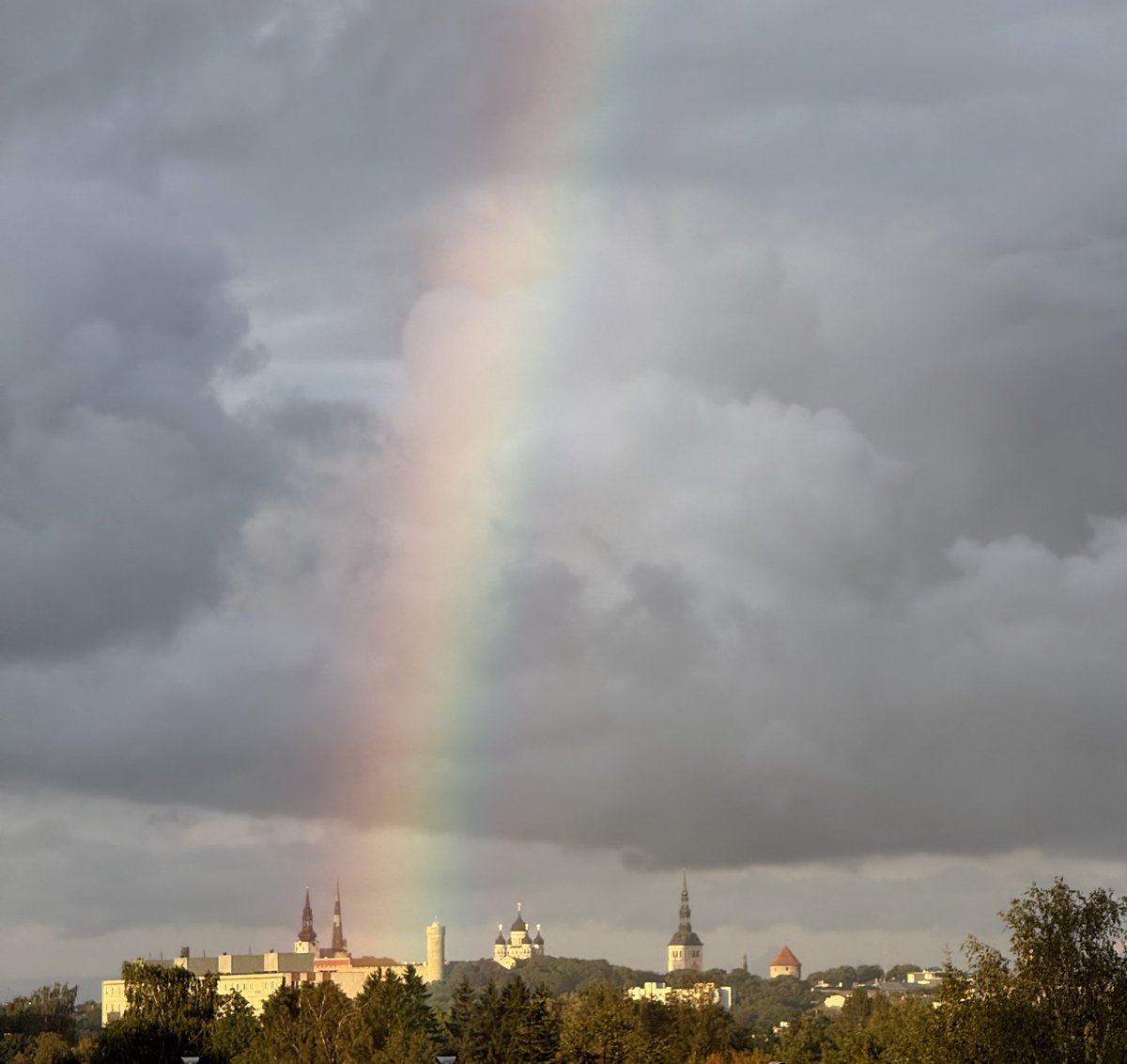 Täna tuli eelarve ja vikerkaare ots maandub Toompeal.