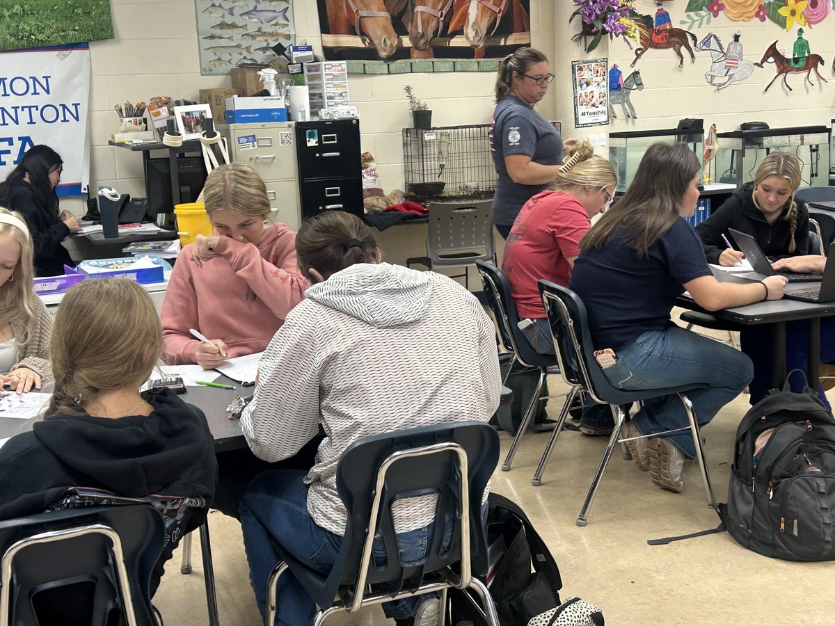 TheKCSD's tweet image. Simon Kenton FFA is competing against 2000 other schools in the nation during this Agriculture Lesson for Agriculture Week #TeachAg ⁦@SimonKenton2⁩ ⁦@craigareinhart⁩ ⁦@KentuckyFFA⁩