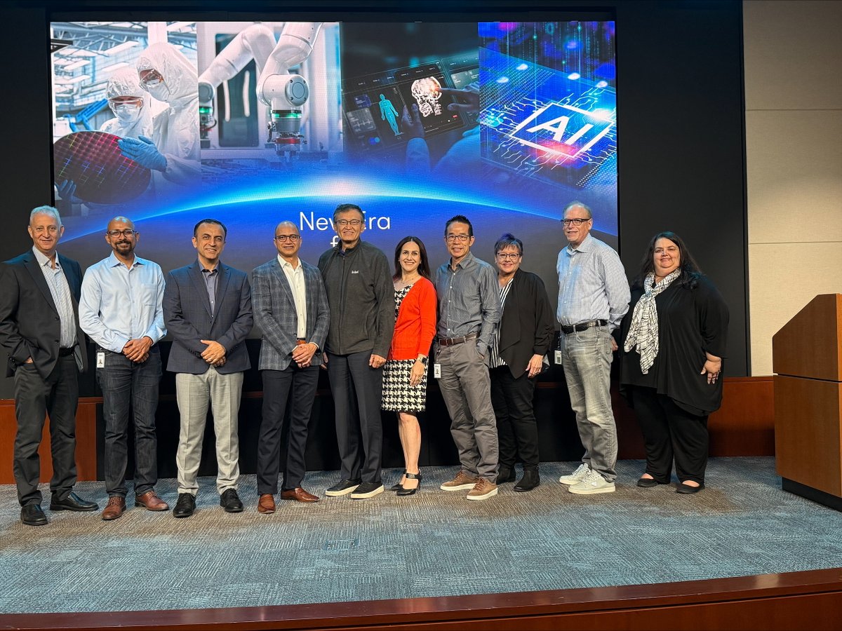 AlteraFPGA_'s tweet image. 🚀 Built on bold ideas. Powered by innovation. Strengthened by our people. 💙

At our San Jose celebration, @intel  CEO @LipBuTan1  &amp;amp; Altera CEO Raghib Hussain joined employees to mark a historic milestone: Altera is now the world’s largest pure-play FPGA provider.

The future of…