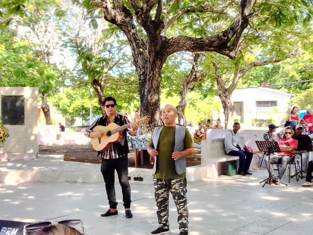 CMKXDigital's tweet image. Comenzó Al Sur está la Poesía en #Pilón
El evento literario Al Sur Está la poesía, en su XXV edición, inició hoy en el parque José Martí del #MunicipoPilón.
✍️📸Annerys Fonseca - periodista de CMKX Radio Bayamo
#Cuba
#CulturaGranma
#ProvinciaGranma