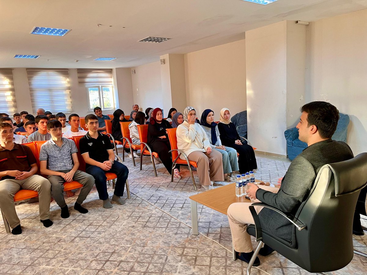 📌 Kaymakamımız Sayın MuttalipÇETİN, İmam Hatip Lisesi’ni ziyaret ederek okulda incelemelerde bulundu.
👩‍🎓👨‍🎓 Öğrencilerle aynı sofrada buluşarak hem yemek yedi hem de geleceğe dair samimi bir sohbet gerçekleştirdi.
