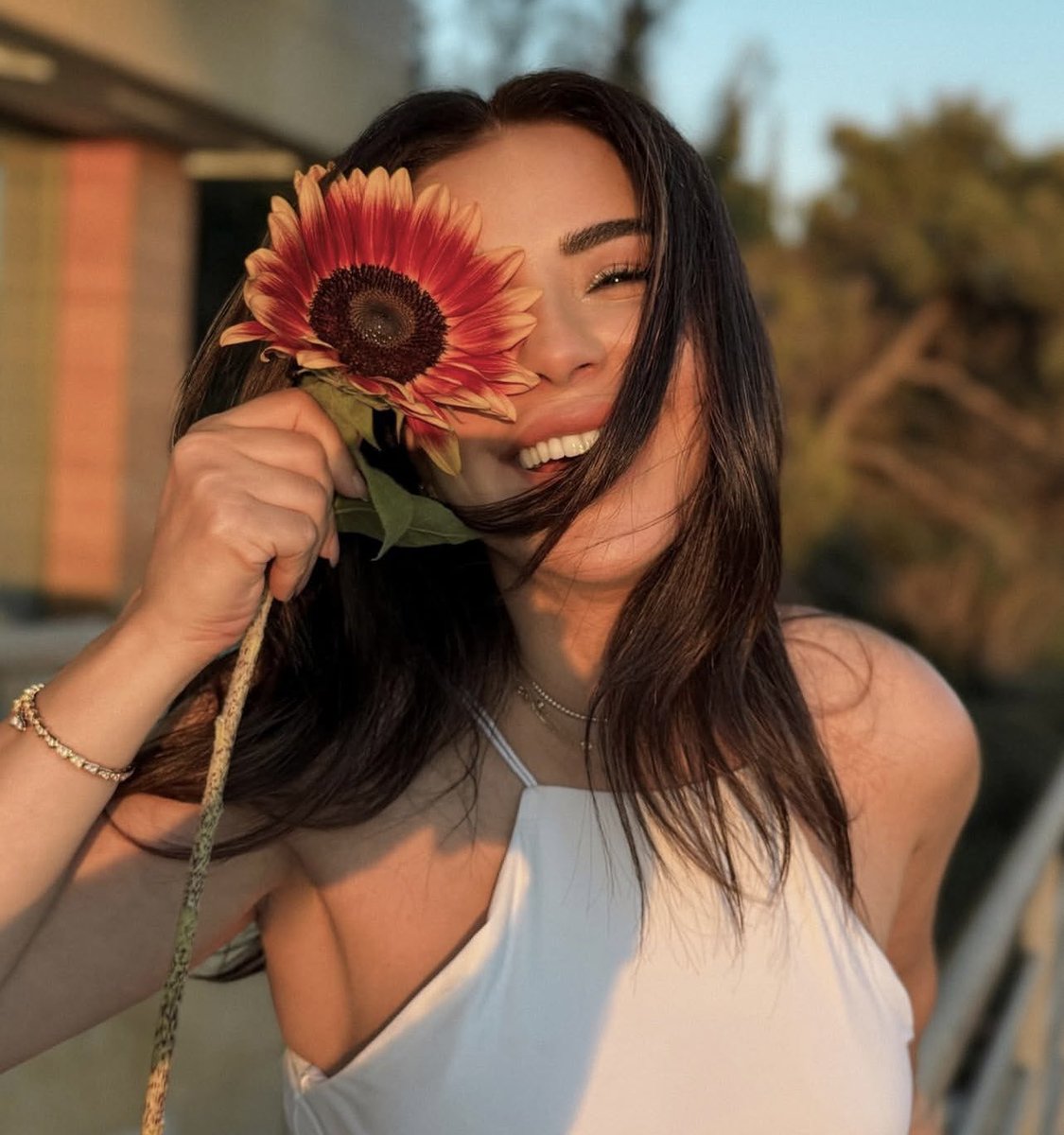 شو بحبك، وقد ما بحبك واكتر، بتمنالك الصحة والعمر الطويل.. وبتمنالك الكتير كتير من النجاح ومحبة الناس: النعمتين يلي فعلا الله أنعم عليكِ فيهم لانك مجتهدة وقلبك أبيض وعندك حب بتوزعيه على كل يلي بتلتقي فيهم ولو ثواني. 

Happy birthday ❤️ 
<a href="/MaguyBouGhosn/">Maguy Bou Ghosn</a>