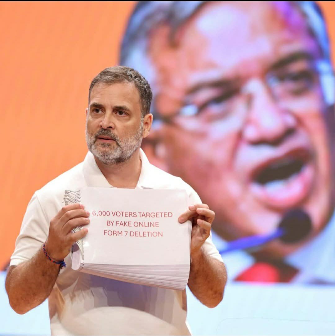 प्रधानमंत्री की राजनीति और राहुल गांधी! 1/2 

भारत की राजनीति में एक ऐसा भी समय था, जब विद्वान, सुशिक्षित प्रधानमंत्री डॉक्टर मनमोहन सिंह की विशेषज्ञता, विद्वत्ता का मज़ाक उड़ाने को ही विपक्ष और पत्रकारिता ने अपना सबसे बड़ा काम मान लिया था। 

बहुत पुरानी बात नहीं है, डॉक्टर सिंह